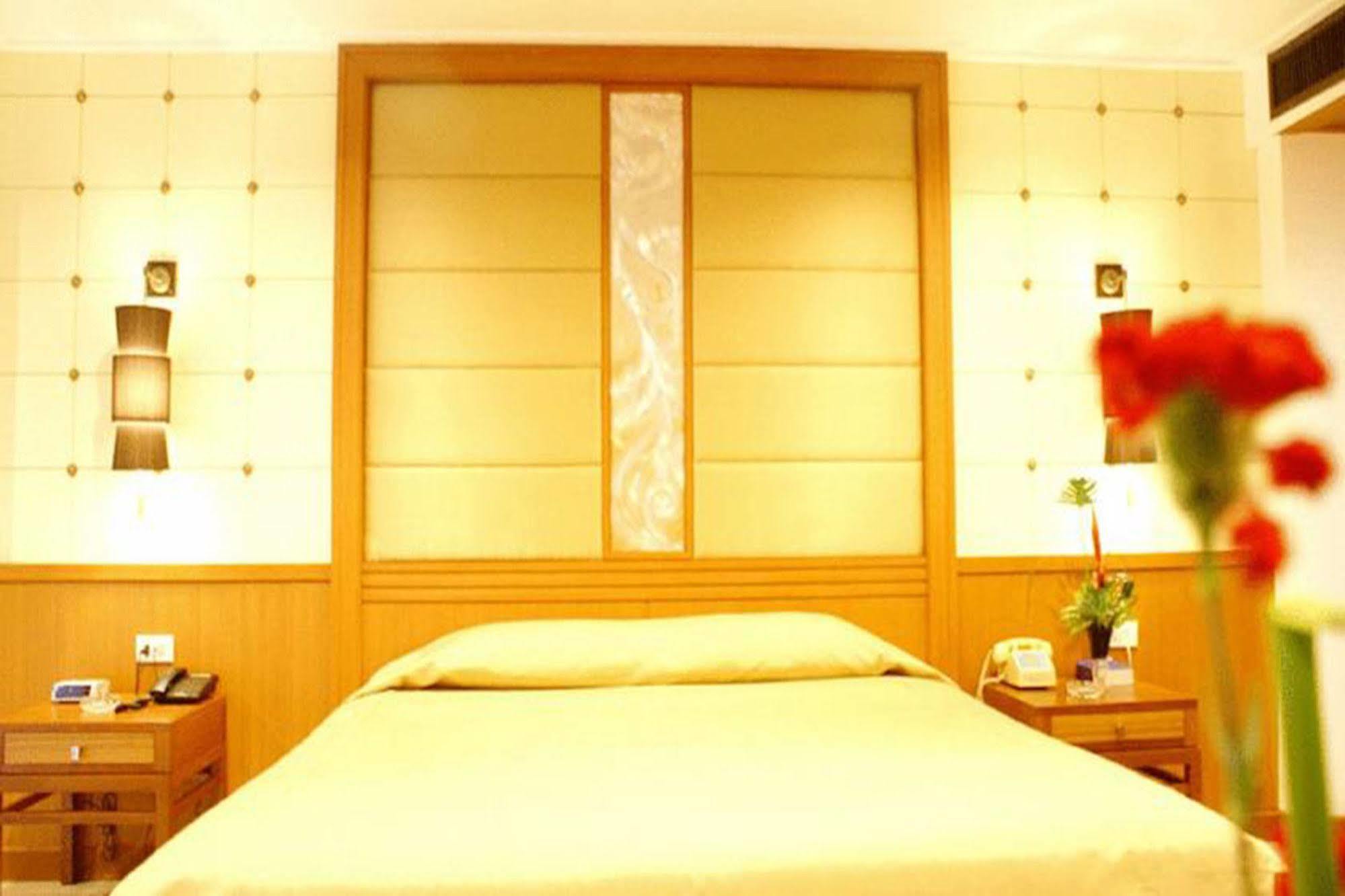 Royal Twins Palace Hotel Pattaya Εξωτερικό φωτογραφία